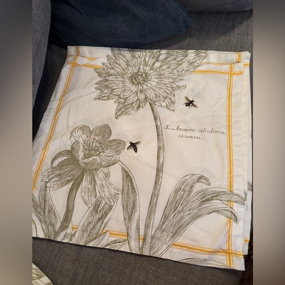 Williams Sonoma Table Napkins (6 included) - Picture 8 of 8